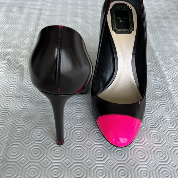 Black & pink pumps - Picture 3 of 7